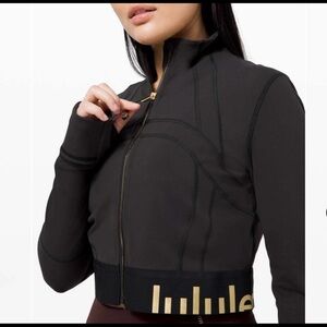 Lululemon Cropped Jacket  Full Zip With Logo On Side Size 10 0066